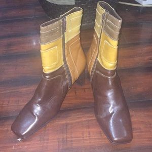 Boots for a girls night out 👢👢